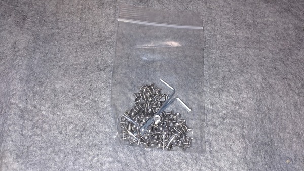 六角穴付き皿ボルト/皿ねじ/SUS/ステンレス/M3x6/100個/六角レンチ2mm2本付き中古品