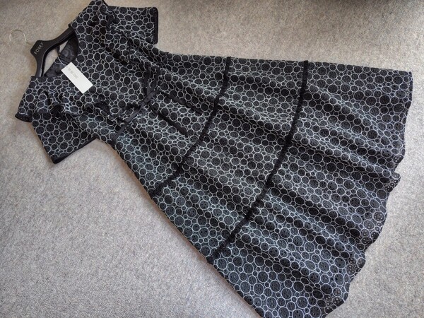 新品 TO BE CHIC 【ウォッシャブル】上質レース素敵なティアードワンピース ドレス 40 黒 93500円