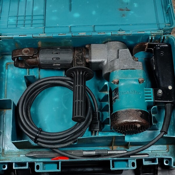 中古品 マキタ makita 100V 電動ハンマ HM0810 動作良好! ブルポイント2本・ケース付