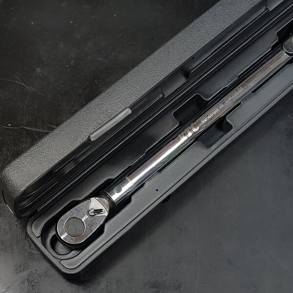 中古品 京都機械工具 KTC 12.7mm プレセット型 トルクレンチ GW200-04 ケース付 トルク測定範囲40〜200N・m 未校正