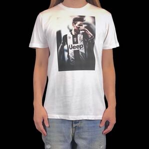 新品 パウロディバラ サッカー ワールドカップ アルゼンチン代表 ユヴェントス ストライプ 仮面ジェスチャー Tシャツ ユニセックス Mサイズ
