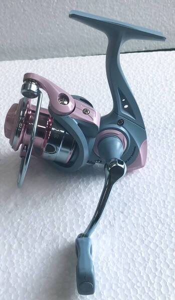 HAUT TONスピニングリール3000M☆送料無料☆新品未使用☆BLUE SKY SAKURA☆左右ハンドル変更可能☆217グラム☆アルミ合金製☆