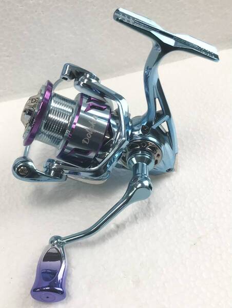 HUN TONスピニングリールDOLPHIN3000S☆送料無料☆新品未使用☆左右ハンドル変更可能☆クロームスカイブルー☆大変美しい色☆222グラム☆