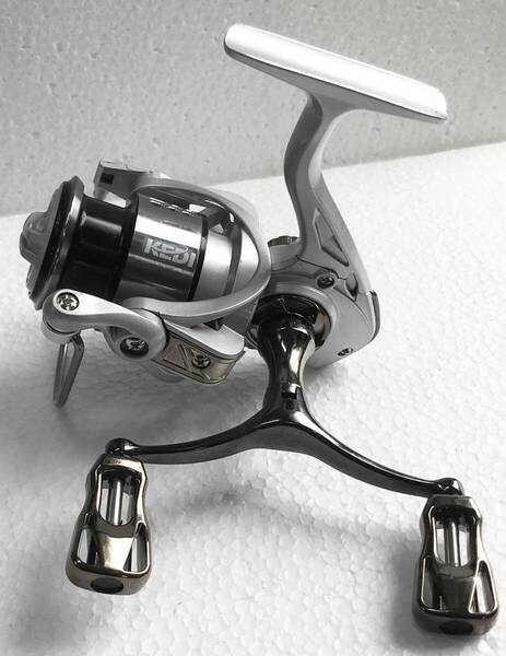 KEDIスピニングリールKE2000S☆送料無料☆新品未使用☆シルバーガンメタ☆左右ハンドル変更可☆デュアルハンドル☆243グラム☆アルミ製