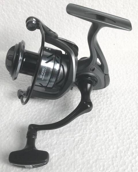 Big WaspスピニングリールDF4000送料無料☆新品未使用☆ガンメタ☆左右ハンドル変更可能☆アルミ合金製☆