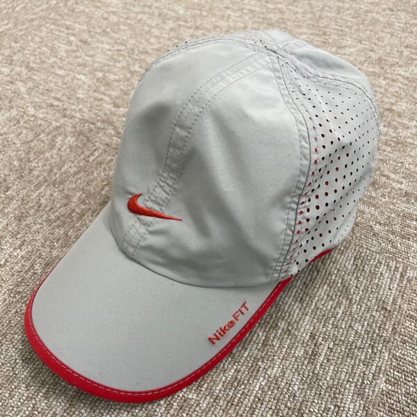 【273】NIKE ナイキ キャップ ゴルフキャップ 帽子 頭囲55㎝〜調節可能 刺繍ロゴ スウッシュ