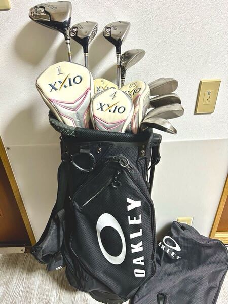 大人気◇ゼクシオ7 レディースゴルフクラブセット 10本/オークリー スタンドキャディバッグ OAKLEY