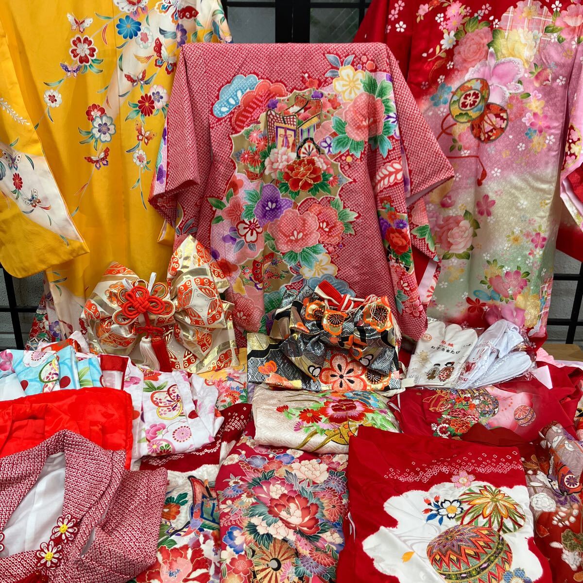 七五三やお祝い着 四つ身 7歳 女の子 振袖 着物 赤色系！4490