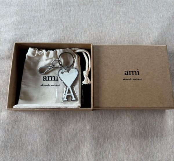 新品 AMI Paris グラフィック ブランドロゴ キーリング キーホルダー アクセサリー 小物 白 アミ パリス メンズ ami alexandre mattiussi