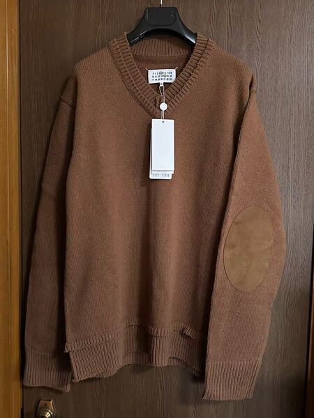 L新品58%off メゾンマルジェラ エルボーパッチ ニット セーター キャメル Vネック 長袖 デストロイ 23AW L Maison Margiela 4 14 メンズ