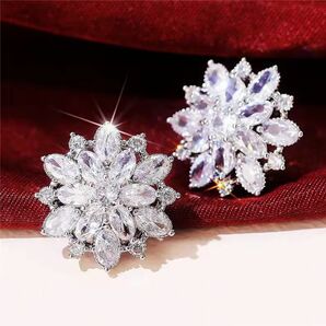 ピアス キラキラ 煌めく ゴージャス CZダイヤ 雪の華 アクセサリー