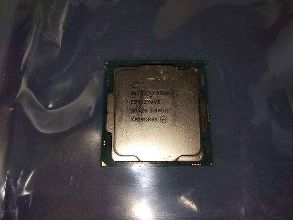 Intel CPU Xeon E3-1270 V6 3.8GHz TB4.2GHz LGA1151 内蔵グラフィック無し チップコンデンサ剥がれ ジャンク 傷物 動作はOK