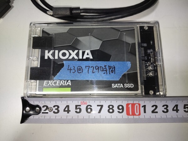 2.5インチ SATA SSD 960GB 約1TB KIOXIA EXCERIA TC10960G02 2025年製 USB3.0 外付け ケース入り43回 729時間 正常 100%