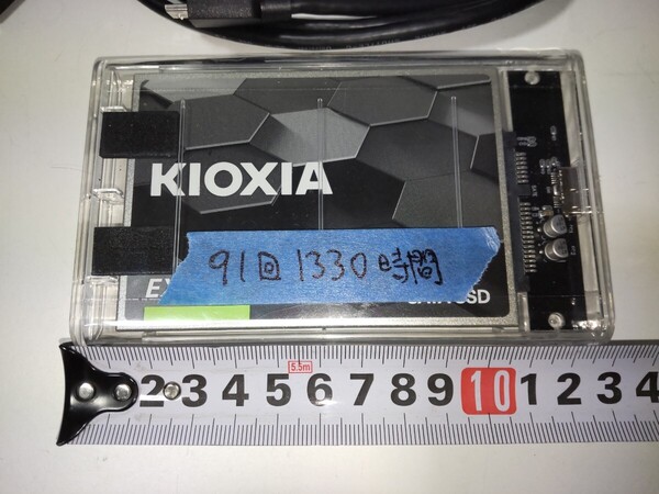 2.5インチ SATA SSD 960GB 約1TB KIOXIA EXCERIA TC10960G02 2025年製 USB3.0 外付け ケース入り91回 1330時間 正常 100%