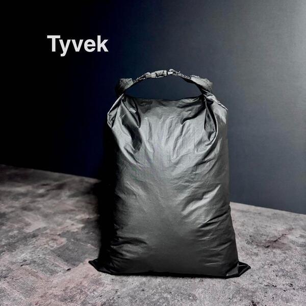 スタッフサック スタッフバッグ ロールトップ タイベック 軽量 登山 キャンプ 28cm×18.5cm ブラック