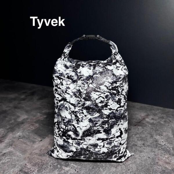 スタッフサック スタッフバッグ ロールトップ タイベック 軽量 登山 キャンプ UL 28cm×18.5cm ブラック柄