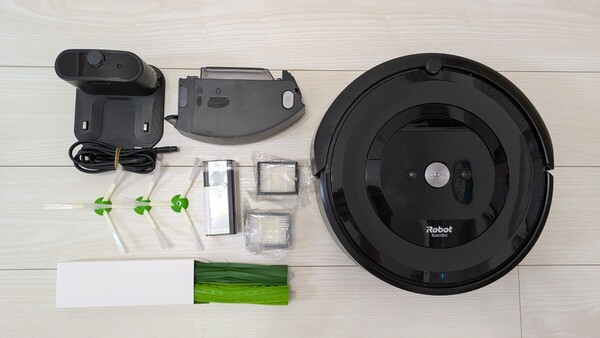 送料無料 美品 iRobot ルンバ e5 アイ ロボット 掃除 roomba ブラック 充電 スタンド 黒 バーチャル ウォール ブラシ フィルタ 新品パーツ