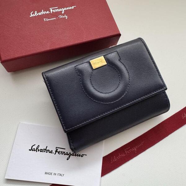 【美品】834 Ferragamo サルバトーレフェラガモ 2つ折り財布