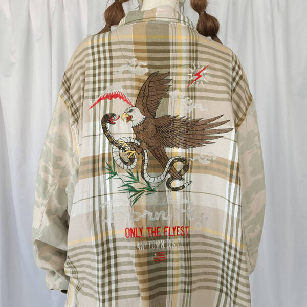 used 4XLサイズ BORN FLY 長袖 シャツ チェック柄 胸ポケット 刺繍 ベージュ系 古着 蛇 鷲 スネーク イーグル アメリカ 大きいサイズ