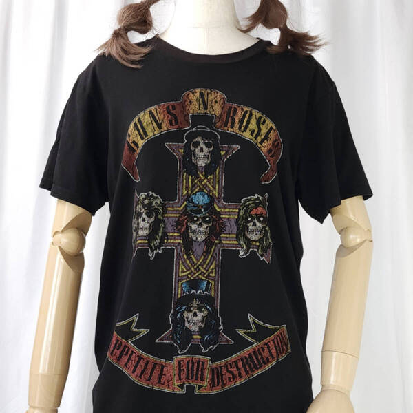 used Sサイズ GUNS N' ROSES ガンズ アンド ローゼズ 半袖 Tシャツ 黒(ブラック)系 バンT ロックバンド 古着 十字架 アメカジ ROCK 髑髏