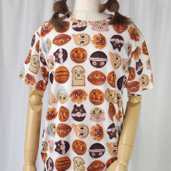 used Mサイズ(大人用) アンパンマンキッズコレクション リアルベーカリー 半袖 Tシャツ 古着 キャラクター キャラT 総柄 やなせたかし