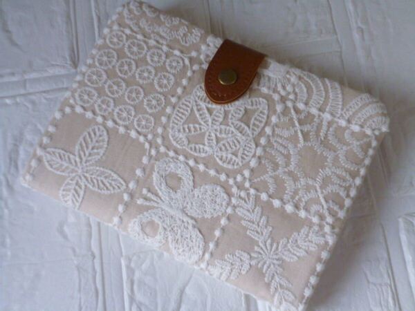ハンドメイド*ミナペルホネン*新作*forest tile×tambourine*手帳型マルチケース*診察券*保険証*お薬手帳*通帳*ベージュ♪