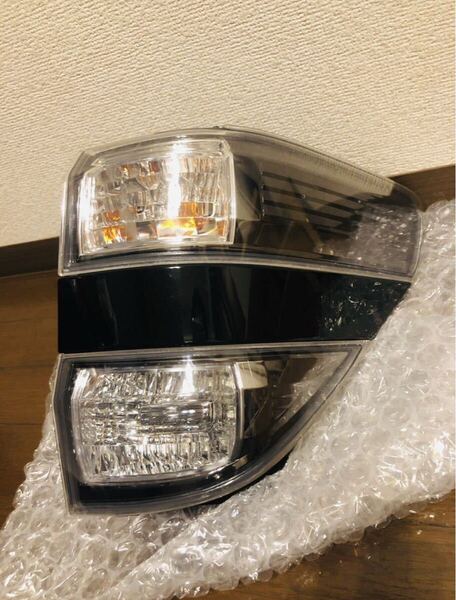 ★美品★ 20系 ヴェルファイア 純正 テール 右リアクォーター側 点灯確認済み 全国送料無料!