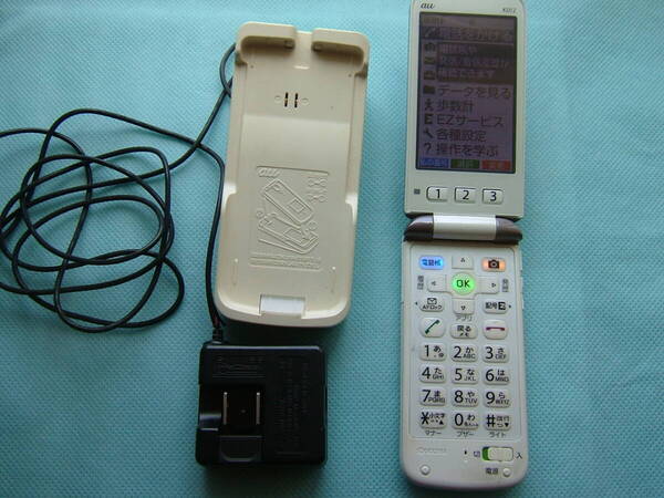 京セラ au K012 簡単ケータイ・充電器 携帯電話 ガラケー 簡単ケータイ