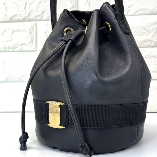 サルヴァトーレ フェラガモ Salvatore Ferragamo ショルダーバッグ 巾着 ヴァラ リボン ガンチーニ 黒 ブラック ショルダー