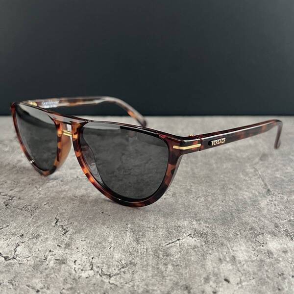 ◆GIANNI VERSACE ジャンニヴェルサーチ サングラス 希少デザイン 643 869 イタリア製 ブラウン アンダーリム型