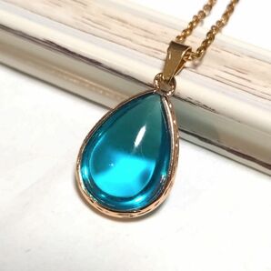 ハウル 天気の子 ライトブルークリスタルのしずく型ネックレス ペンダント