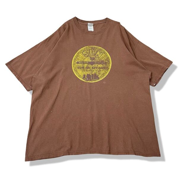 【00s】GILDAN(ギルダン) アーチタグ SUN RECORD ミュージック ロゴプリントTシャツ 2XL サンレコード 音楽 半袖 ビンテージTシャツ 古着