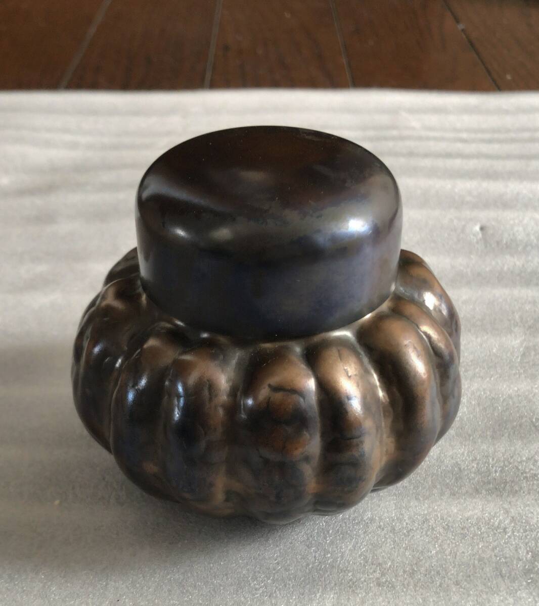 茶道具 皆川堂 打ち出し茶入 かぼちゃ南瓜型 未使用美品 旧家蔵出し骨董 送料込 茶道具 皆川堂 打ち出し茶入 かぼちゃ南瓜型 未使用美品 旧家