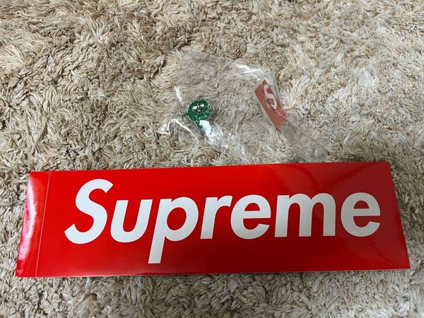 国内正規品 Supreme カマチョ PIN ピンズ Camacho シュプリーム ピンバッジ Supreme Big Logo シュプリーム