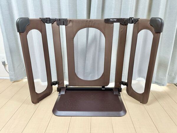 日本育児 おくとびら Sサイズ ブラウン ベビーゲート
