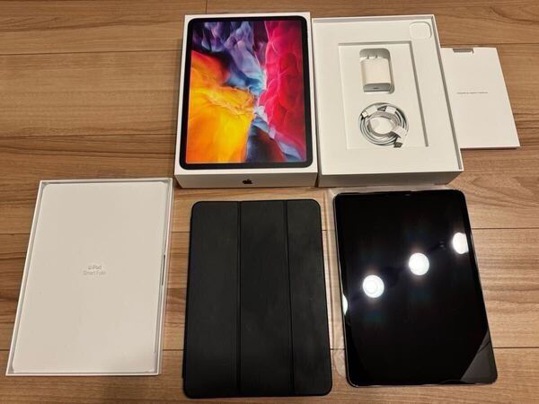 【美品】iPad Pro 11インチ 第2世代 Wi-Fi 256GB スペースグレイ 純正Smart Folio(ブラック)付き