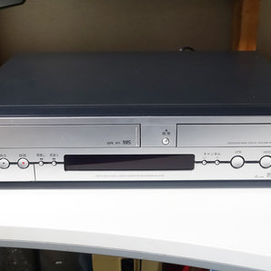 ■TOSHIBA 東芝 VTR一体型HDD&DVDレコーダー AK-V100 2005年製 動作現状品 即決 清掃済 送料込■