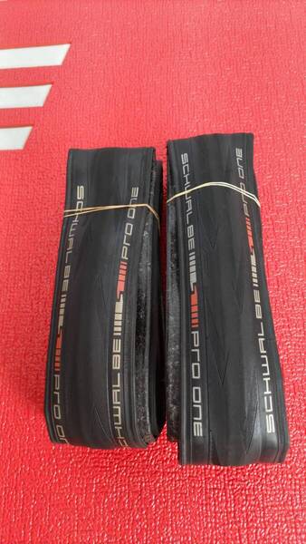 【1シーズンのみ使用】Schwalbe Pro One TLE 700x25c 2本セット シュワルベ プロワン チューブレスイージー レディ ロードバイク タイヤ