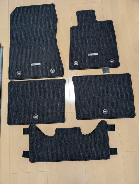 トヨタ クラウン 220系 純正フロアマット (ロイヤルタイプ) 1台分セット 美品