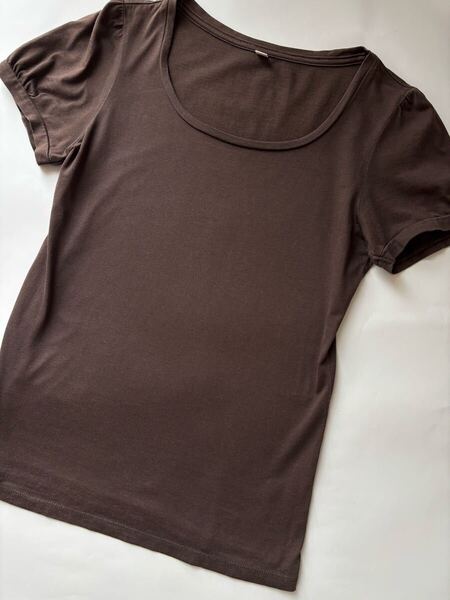 ほぼ未使用 ユニクロ UNIQLO パフスリーブ カットソー 茶 S 綿100% ブラウン Tシャツ 半袖 シンプル 通勤 通学 オフィス 部屋着 お買得