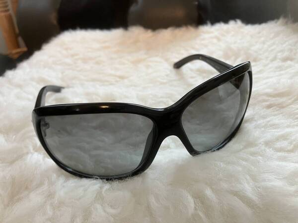 PRADA プラダ サングラス SPR201 ロゴ 黒 シルバー 大人気