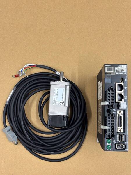 OMRON サーボアンプ R88D-KN01L-ECTとサーボモーターR88MーK10030Lセット品 中古・美品 ②