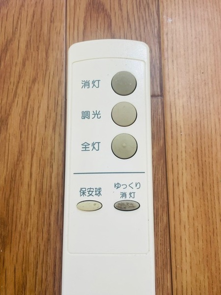 s1my.日立 照明用リモコン IRT08KB5 ふた緩い