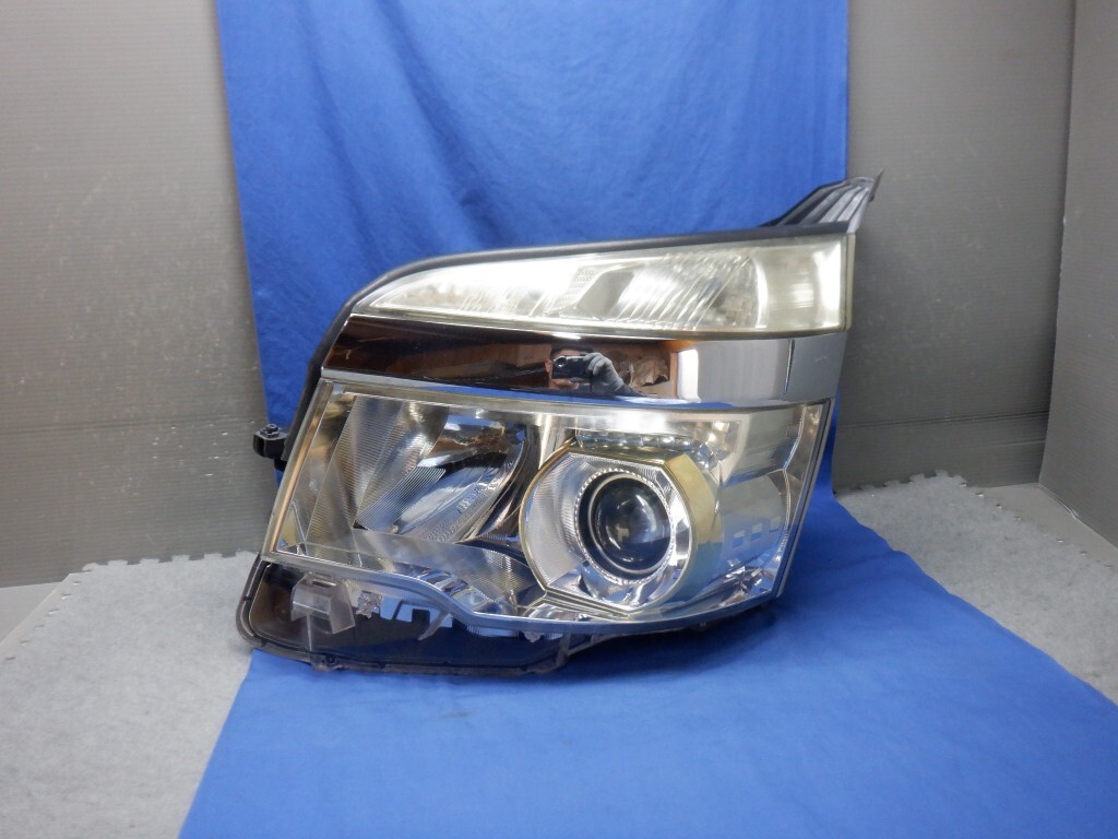 美品 車検⭕️ヴォクシー ZRR70 ZRR75 前期 HIDヘッドライト