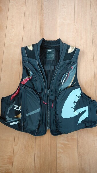 ダイワ スペシャル 鮎 ベスト M ブラック 黒 渓流 中古 DAIWA アユ