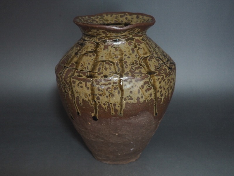 赤土部灰釉油壺 – 兵庫陶芸美術館 収蔵品データベース