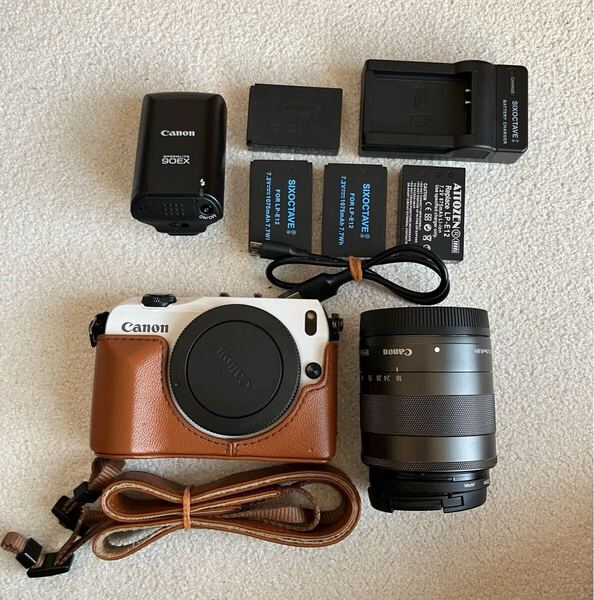 CANON EOS M レンズキット バッテリー4個 純正レザーケース スピードライト90EX付
