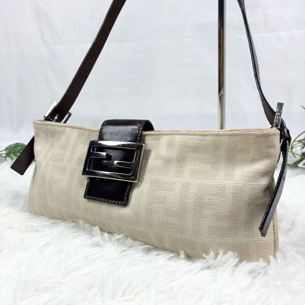 FENDI フェンディ ズッカ柄 マンマバケット バゲットバッグ ワンショルダー シルバー金具 FFロゴ金具 アイボリー