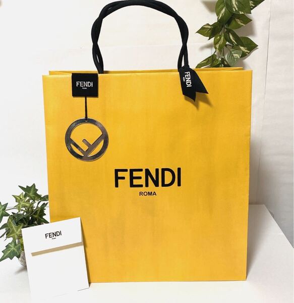 フェンディ「FENDI」 ショッパーと封筒 (4918) 正規品 付属品 ショップ袋 ブランド紙袋 手提げ袋 イエロー バッグサイズ チャーム付き