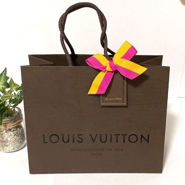 ルイヴィトン「LOUIS VUITTON」ショッパー 旧型 ネームタグ付き (4867) 紙袋 ショップ袋 ブランド紙袋 小物箱サイズ 折らずに配送